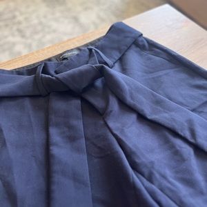 Banana Republic straight leg trousers with tie waist